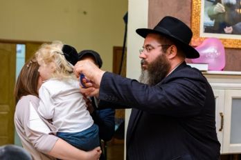Поздравляем семью Эльнатана и Хаи Якоби с опшернишем сына Биньямина!