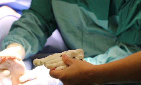 10-летнего мальчика спасли от ампутации ноги  с помощью напечатанного на принтере протеза.