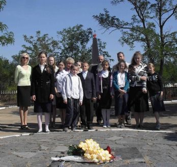 18 сентября, поездка на братские могилы (7).JPG