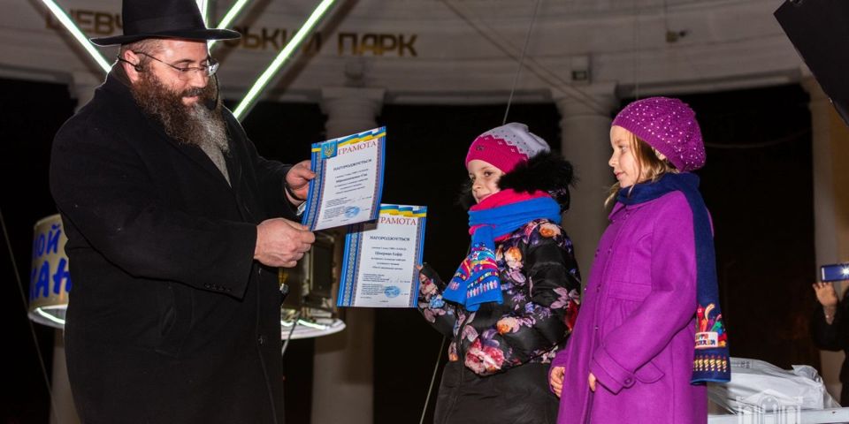 8 свеча Хануки в Херсоне