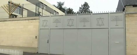 Подростки ранили еврея в синагоге Парижа 