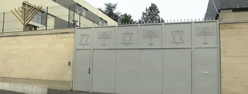 Подростки ранили еврея в синагоге Парижа 