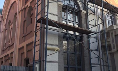 С Б”П начали ремонт фасада здания синагоги после акта антисемитизма