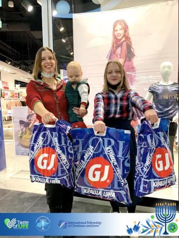 В преддверии Хануки община совместно с Taste of Life приготовила для детей замечательные подарки