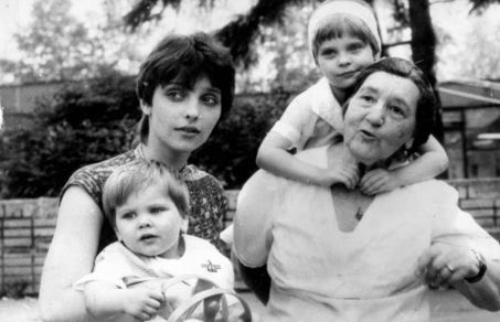 Внучка Высоцкого: «Во все, что попадалось мне на пути, я ныряла с головой»